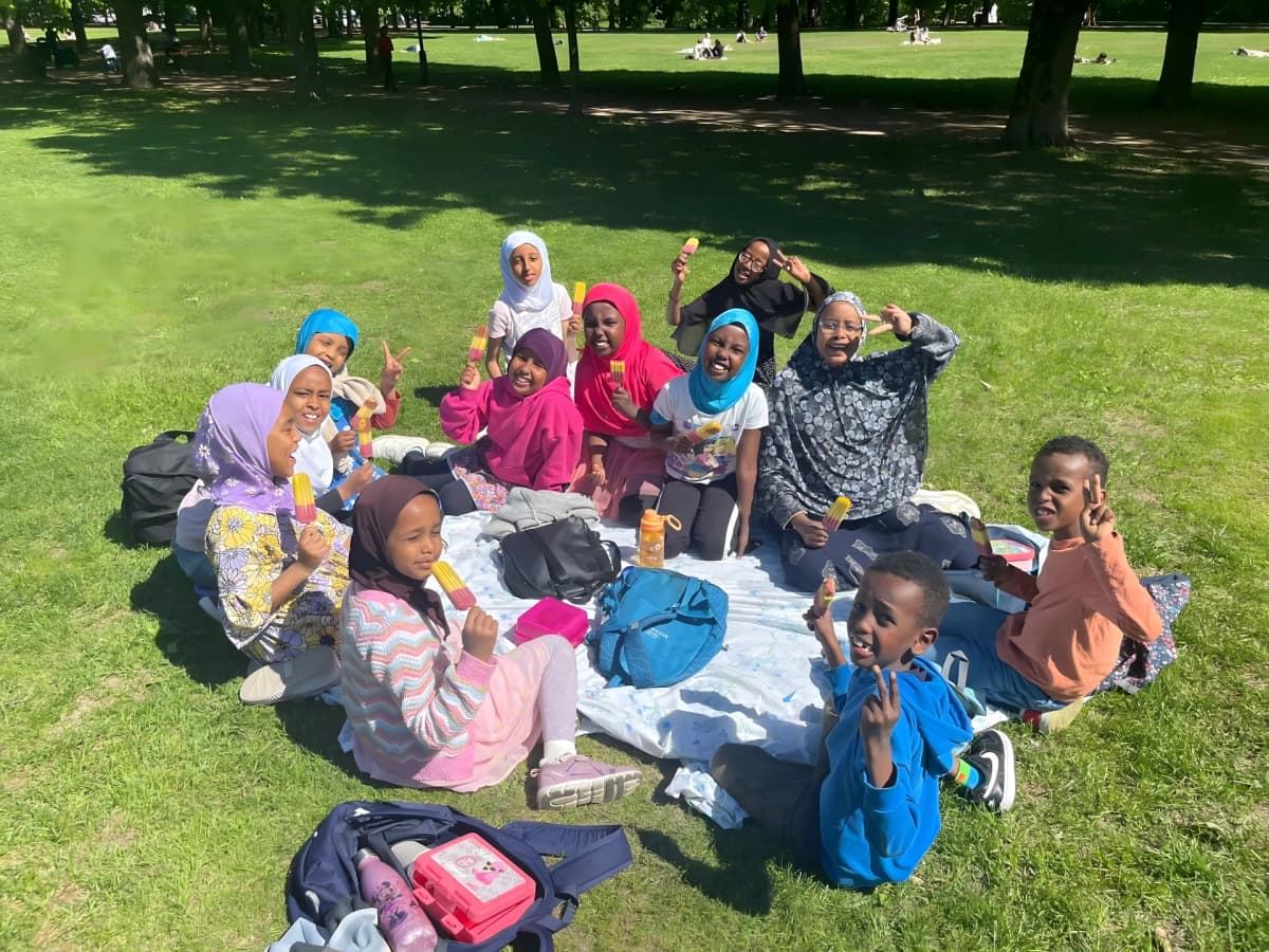 Barn og familier på utflukt med Iqra Senter